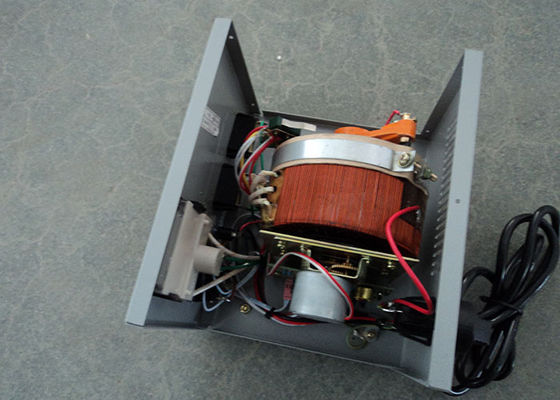 Régulateur de tension d'intérieur de stabilisateur monophasé AVR de 1 KVA IP20 pour l'ordinateur